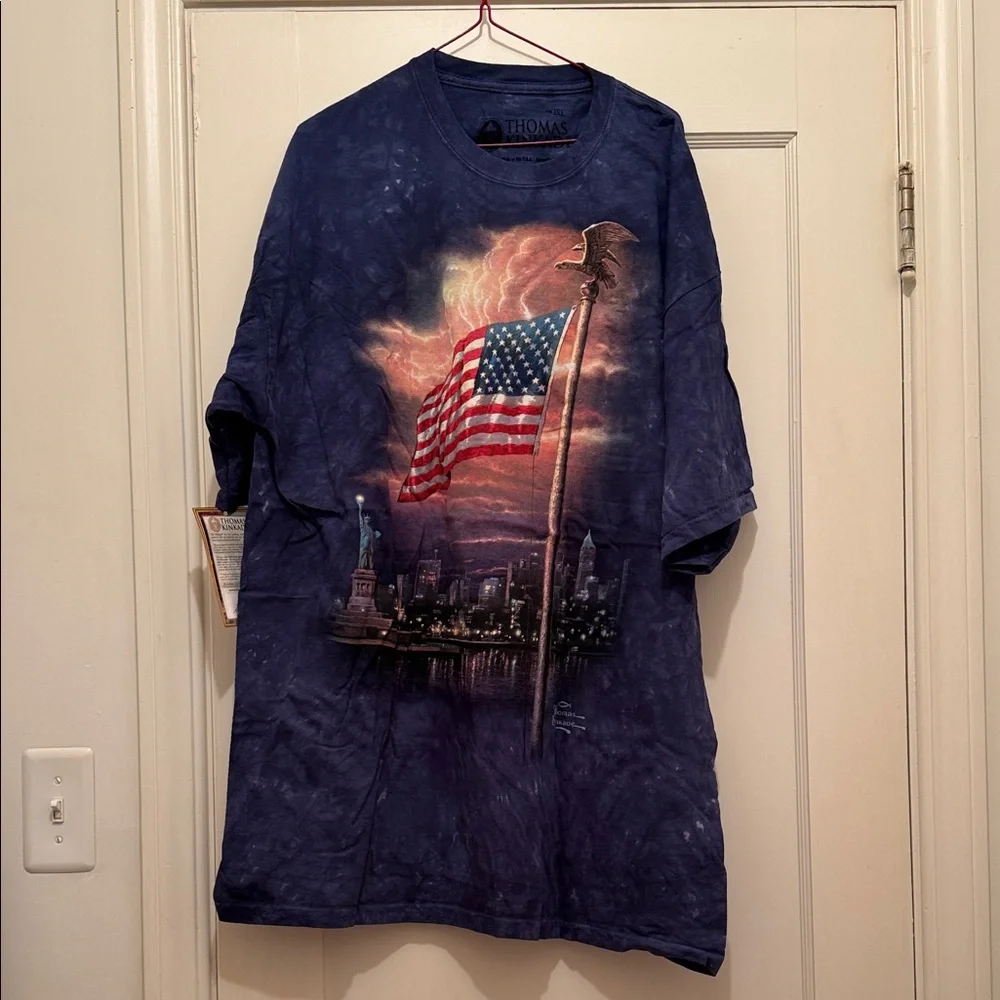 *NWT* Thomas Kinkade Blue Short Sleeve Tee with American Flag Design - Picture 3 of 3